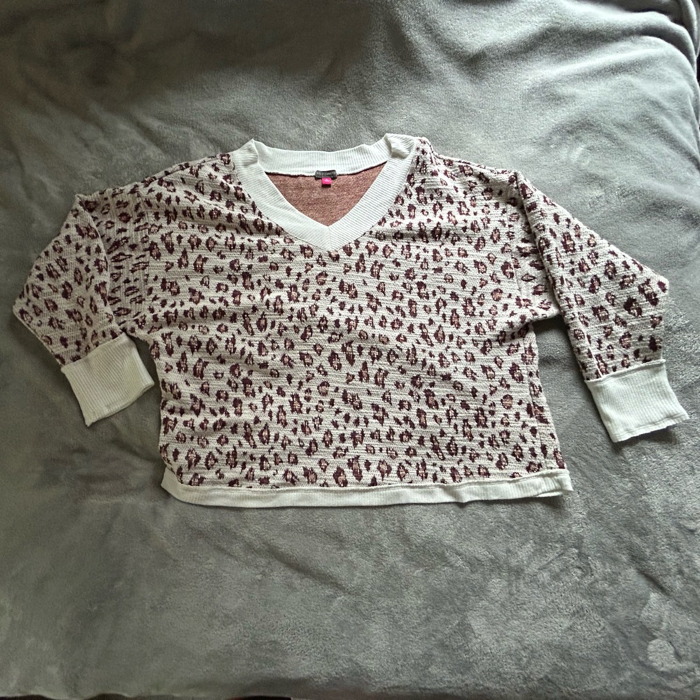 VINCE CAMUTO women’s Leopard Print V Neck Sweater size extra large